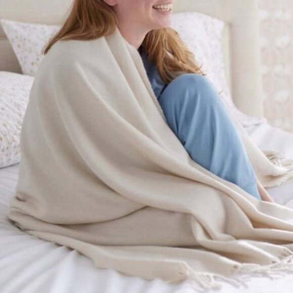 New The Company Store
Legends Luxury Lambswool Ivory Throw Blanket - Picture 6 of 7